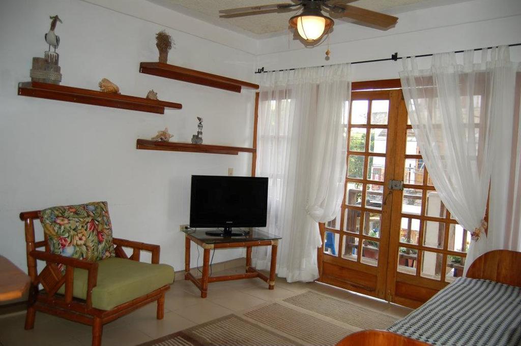 Hotel Y Restaurante Cesar Mariscos Tela Room photo